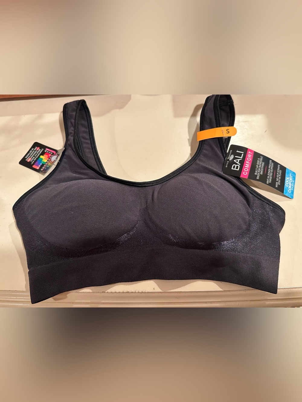 Bali Comfort Seamless Wireless Bra - Black- size small- BNWT